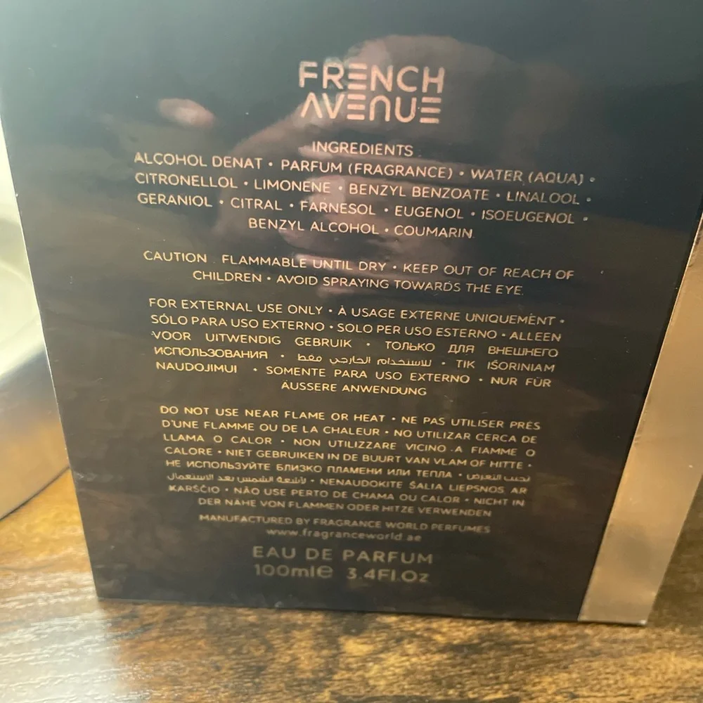 French Avenue Azzure Aoud Perfume - Black and Gold - Picture 3 of 3